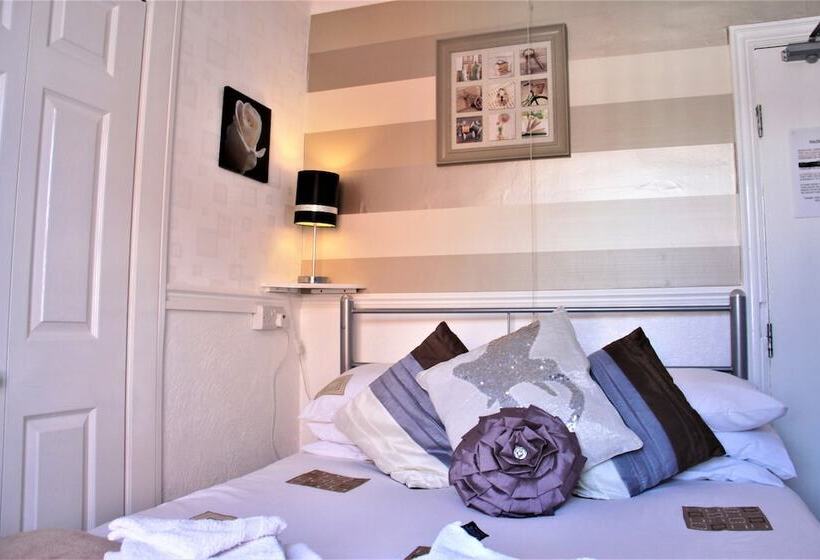 חדר סטנדרט, Serena Court