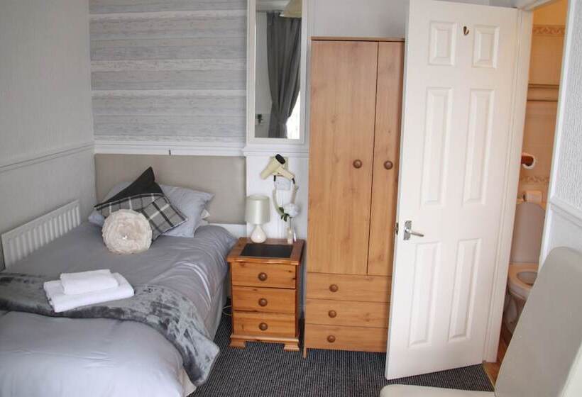 חדר סטנדרט, Serena Court