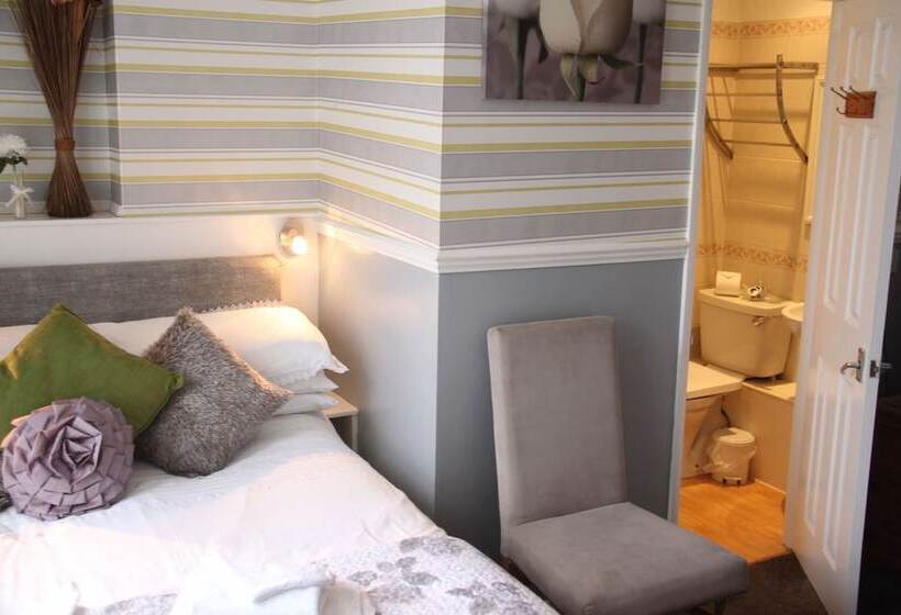 חדר סטנדרט, Serena Court