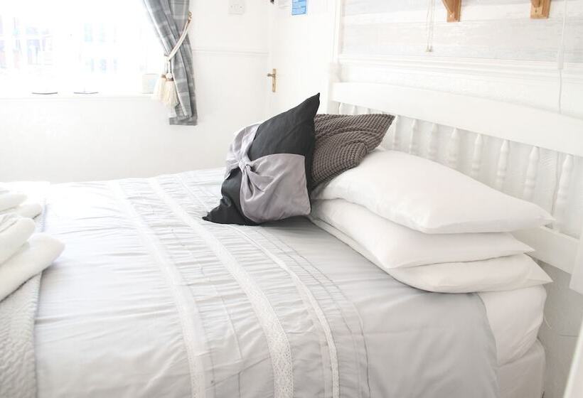 חדר סטנדרט, Serena Court