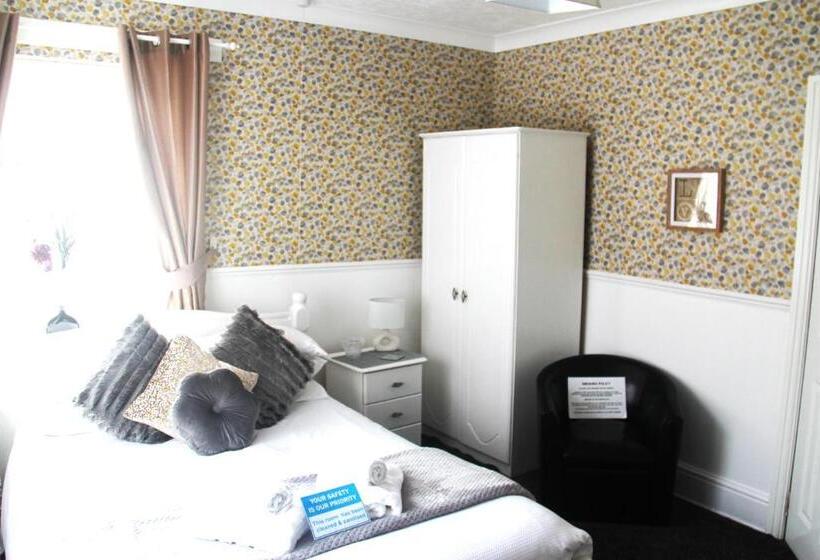 חדר סופריור, Serena Court