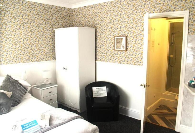 חדר סופריור, Serena Court