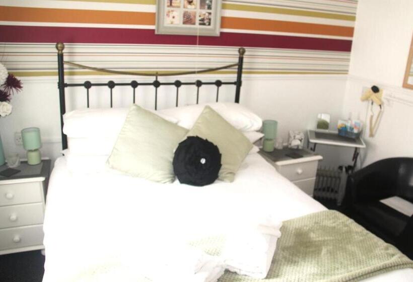 חדר סטנדרט, Serena Court