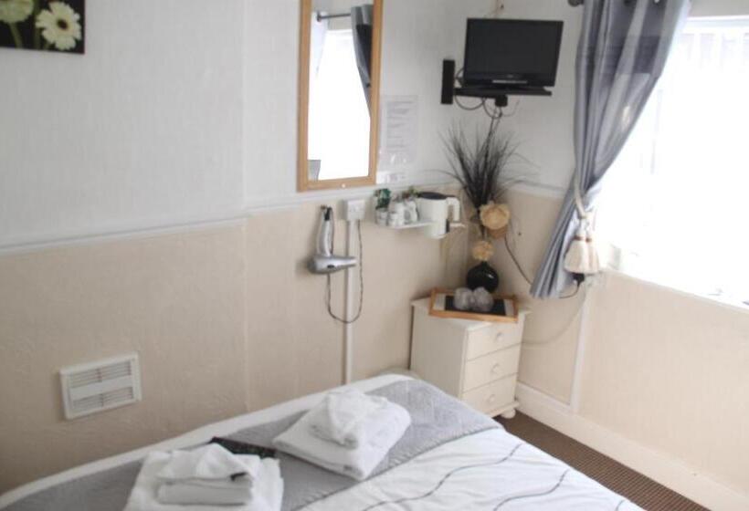 חדר בסיסי, Serena Court