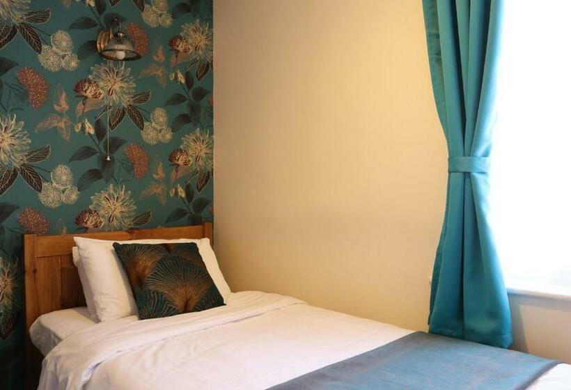 غرفة قياسية فردية, The Croft