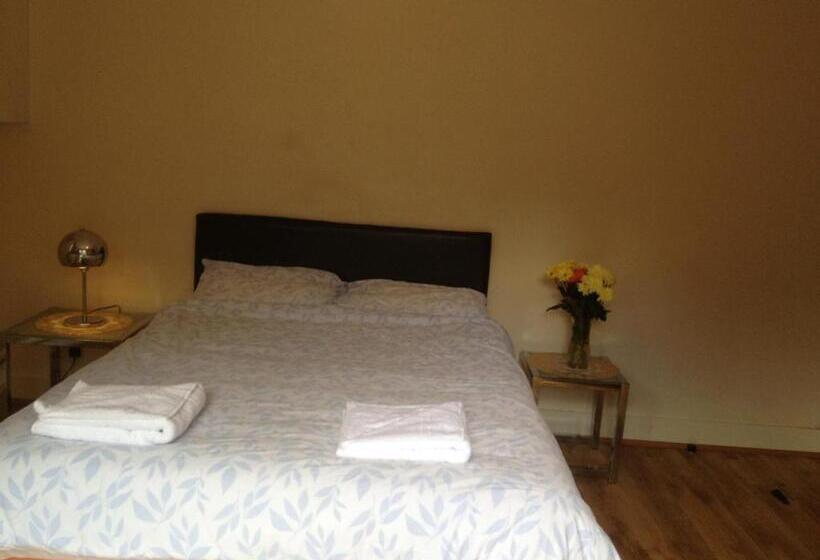 חדר סטנדרט חדר אמבטיה משותף, The Crystal Lodge