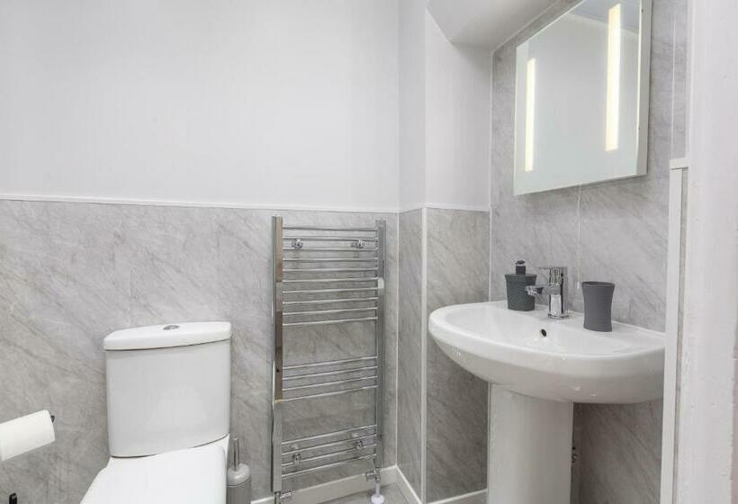 标准单人间, The Hollingworth