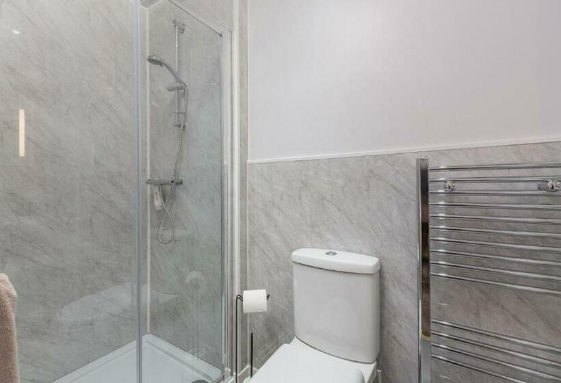 标准单人间, The Hollingworth