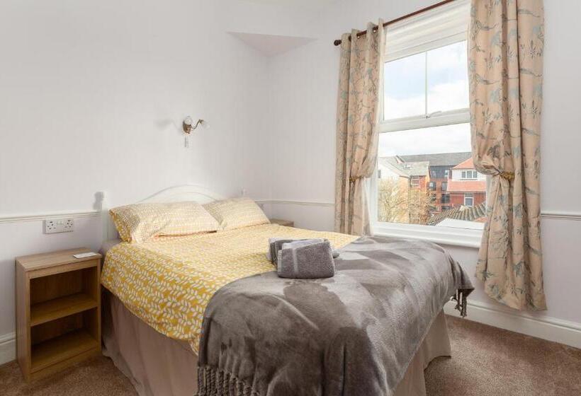 标准间, The Hollingworth