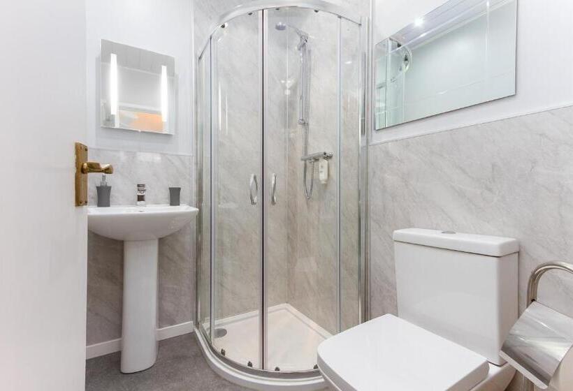 家庭间, The Hollingworth