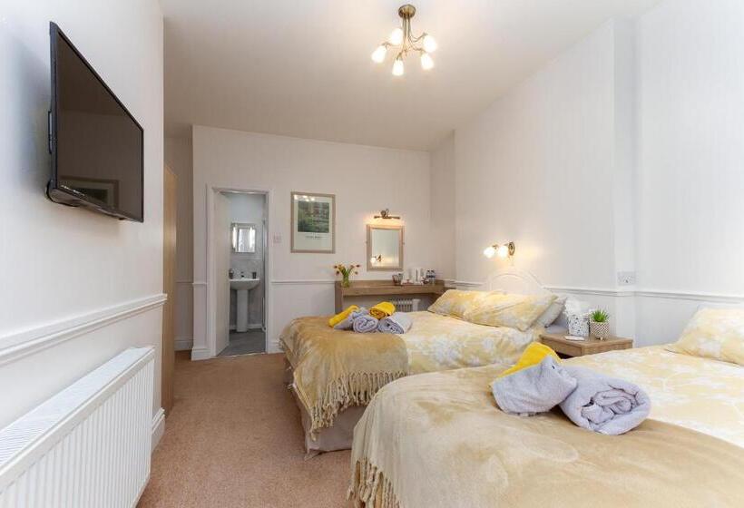 家庭间, The Hollingworth