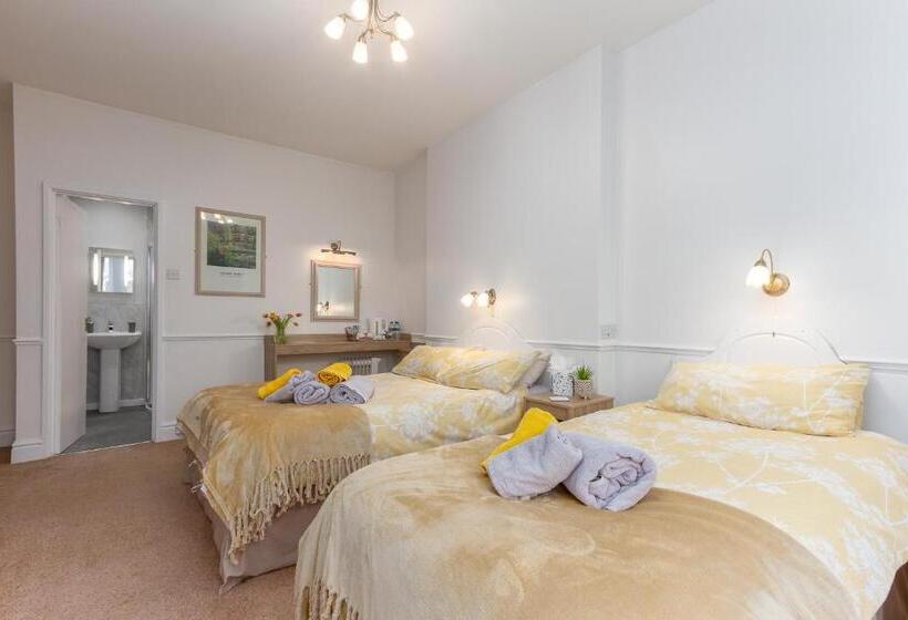 家庭间, The Hollingworth