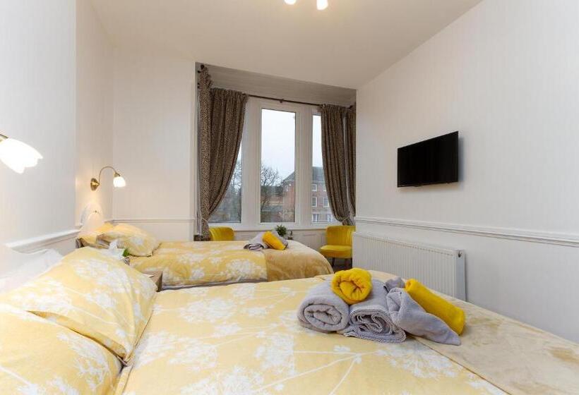 家庭间, The Hollingworth