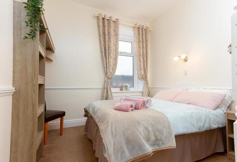 家庭间, The Hollingworth