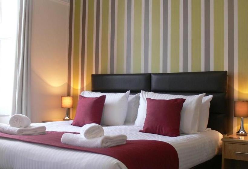 غرفة عائلية مطلّة علي البحر, The Home Arms Guesthouse