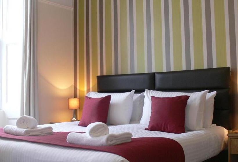 غرفة عائلية مطلّة علي البحر, The Home Arms Guesthouse