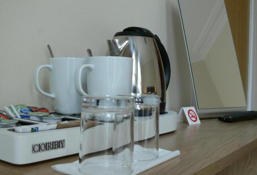 غرفة عائلية, The Home Arms Guesthouse