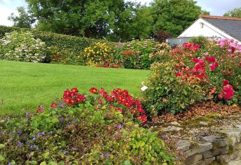 חדר סטנדרט לשלושה עם נוף לגינה, Willowbank House