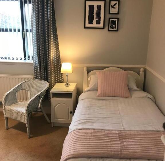 חדר סטנדרט לשלושה עם נוף לגינה, Willowbank House