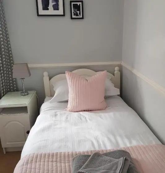 Standard Kolmen Hengen Huone Puutarhanäkymä, Willowbank House