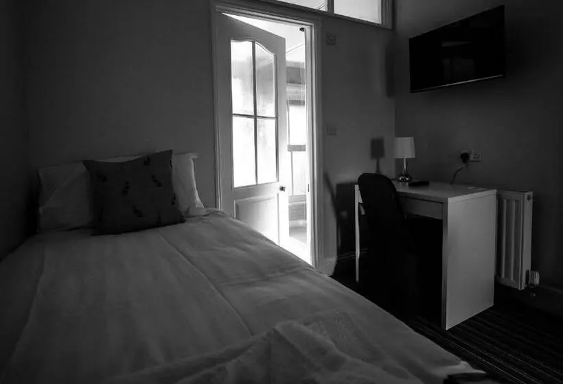 Economy Quadruple Room, Bridge Hotel Brandon
