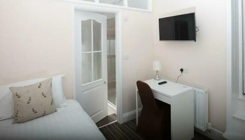 Economy Quadruple Room, Bridge Hotel Brandon