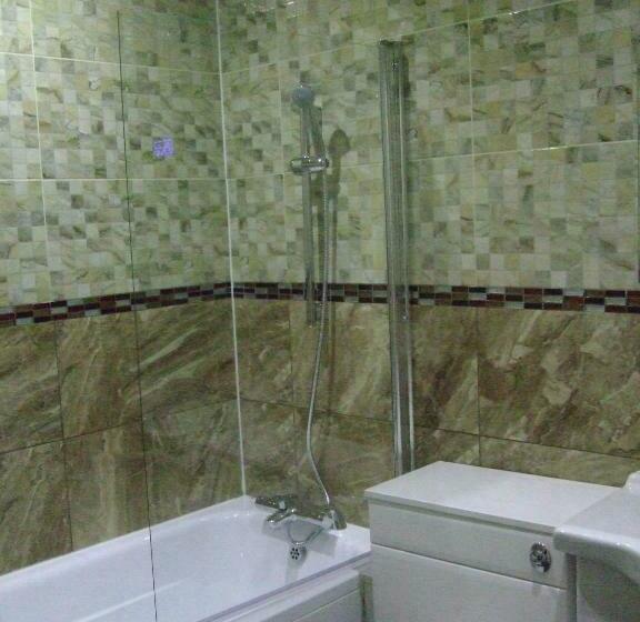 家庭套房, 81 The Prom