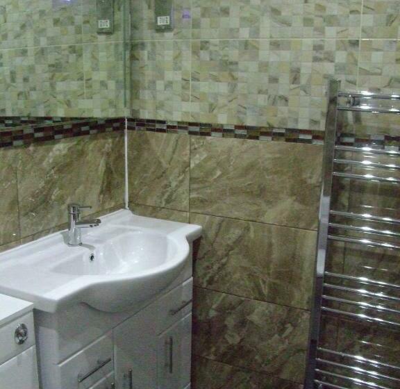 Family Suite, 81 The Prom