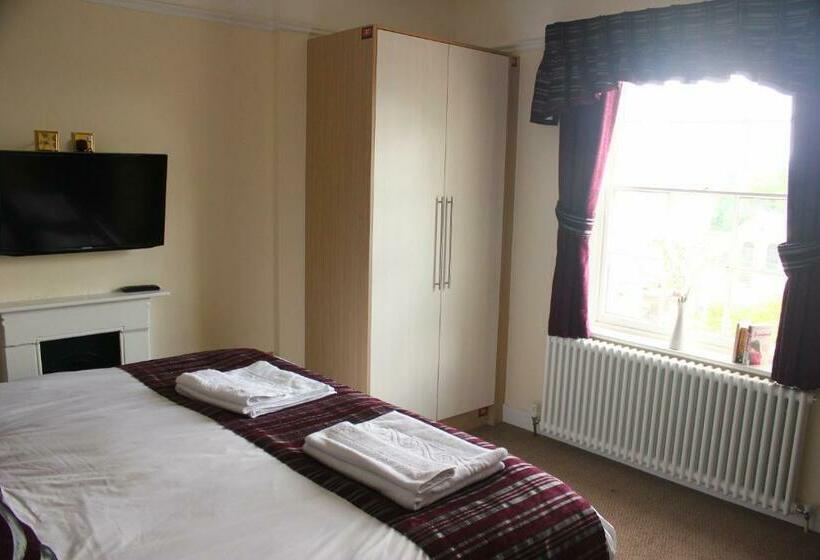 家庭套房, 81 The Prom