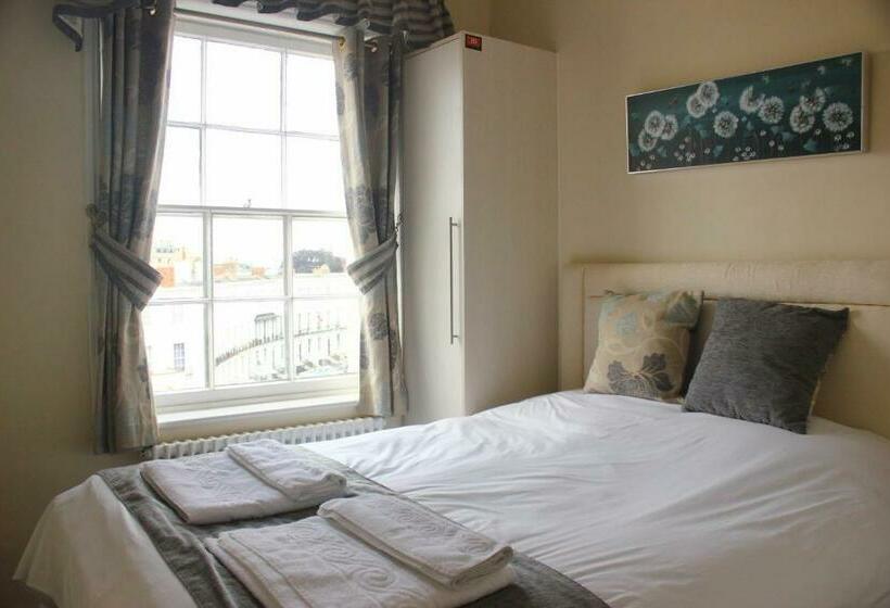 家庭套房, 81 The Prom