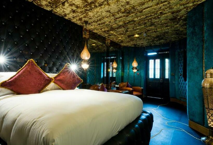 חדר סופריור, Crazy Bear Beaconsfield