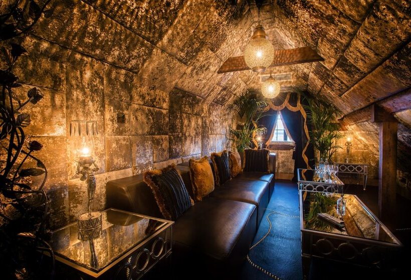 סוויטה, Crazy Bear Beaconsfield