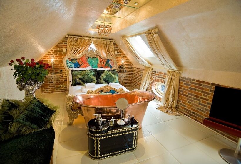 סוויטה, Crazy Bear Beaconsfield