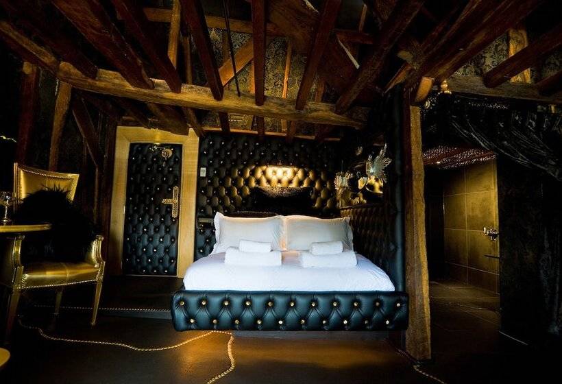 חדר סופריור, Crazy Bear Beaconsfield