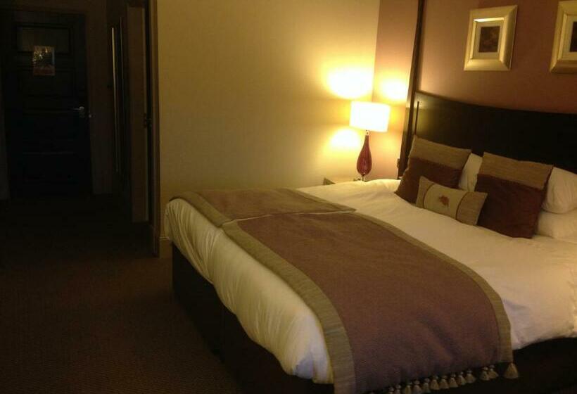 Семейный Номер, Dumfries Arms