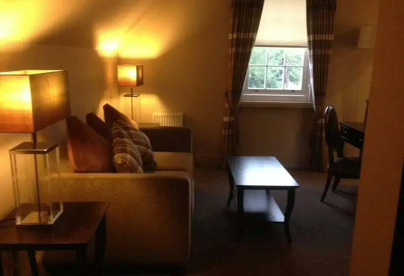 Perhehuone, Dumfries Arms