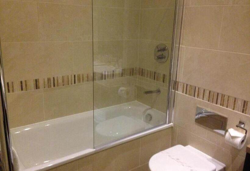 Семейный Номер, Dumfries Arms