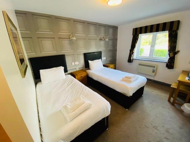 Номер Стандарт, Hockley House