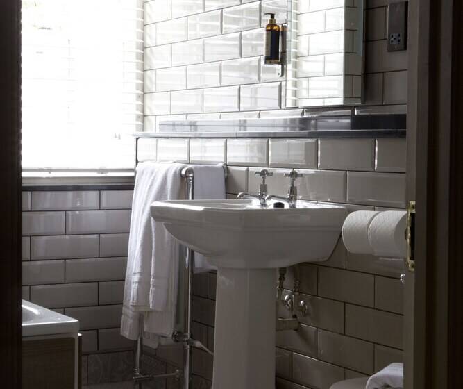 غرفة عائلية, Royal Ship