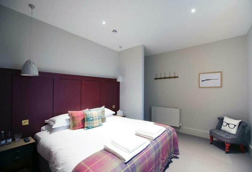 غرفة قياسية سرير كينج, The Coach House