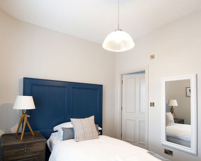 スタンダードシングルルーム, The Coach House