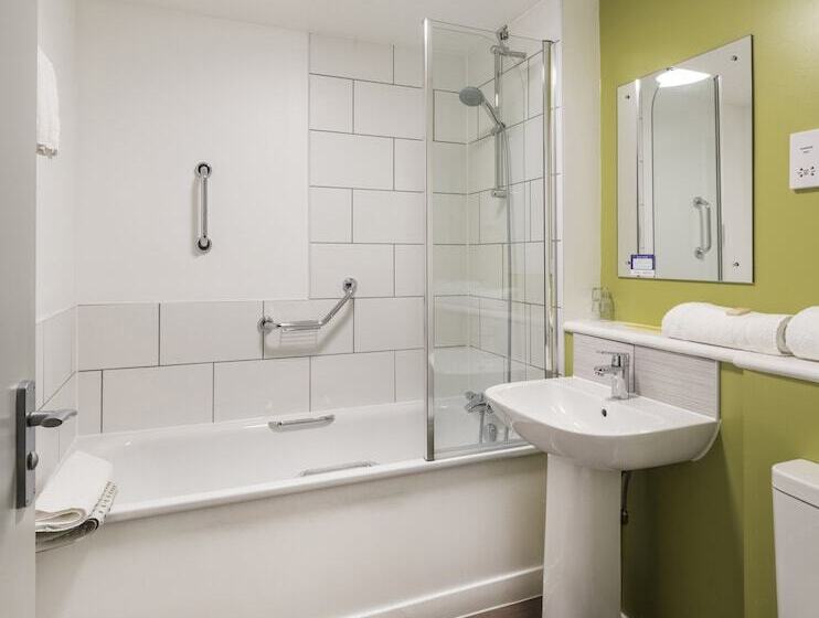 Номер Стандарт, The Highland Hotel By Compass Hospitality