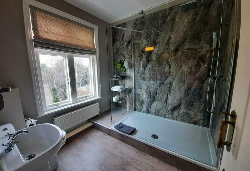 スーペリアールーム, The Priory