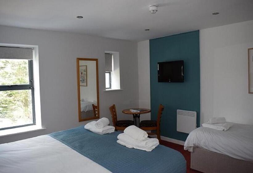 اتاق استاندارد سه نفره, Newlands Holidays