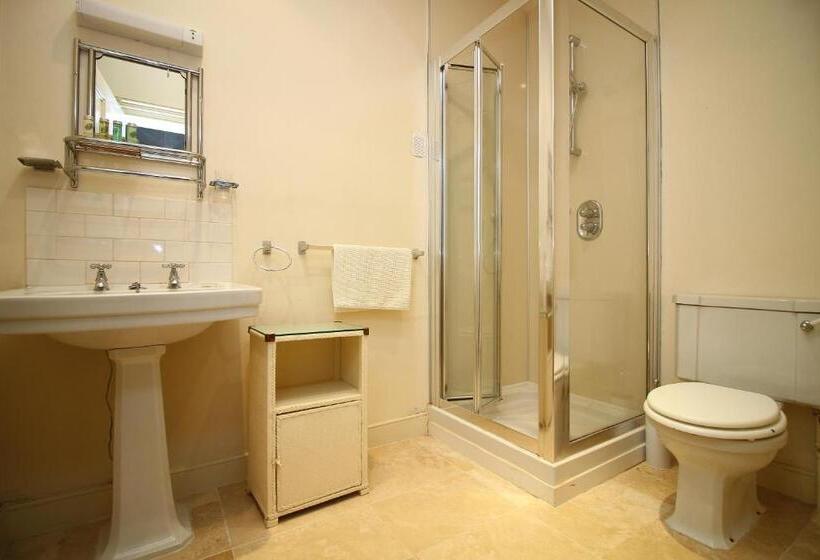 Standard room with outdoor bath, Thropton Demesne Farmhouse B&b