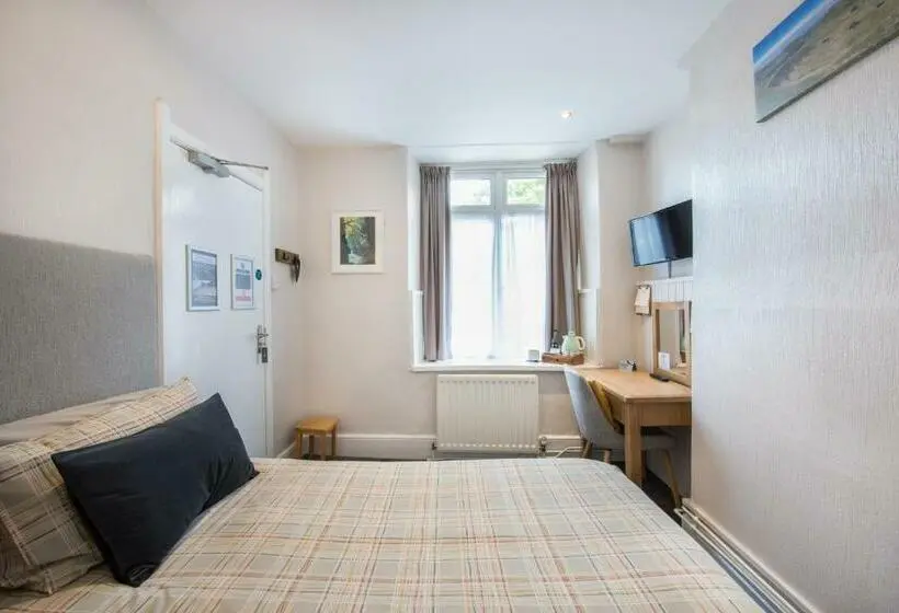 Standard Yhden Hengen Huone, Tudor Lodge