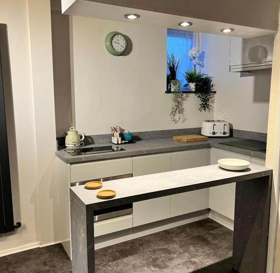 침실 1개 주택, Tudor Lodge