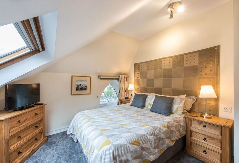 침실 1개 주택, Tudor Lodge