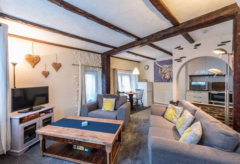 침실 1개 주택, Tudor Lodge