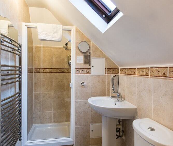 Дом 1 Спальня, Tudor Lodge